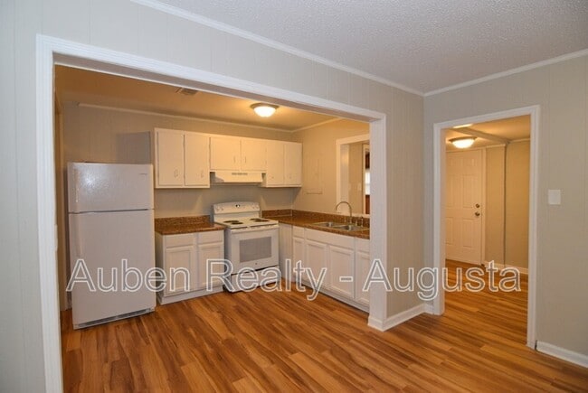 Building Photo - 1928 Wylie Dr