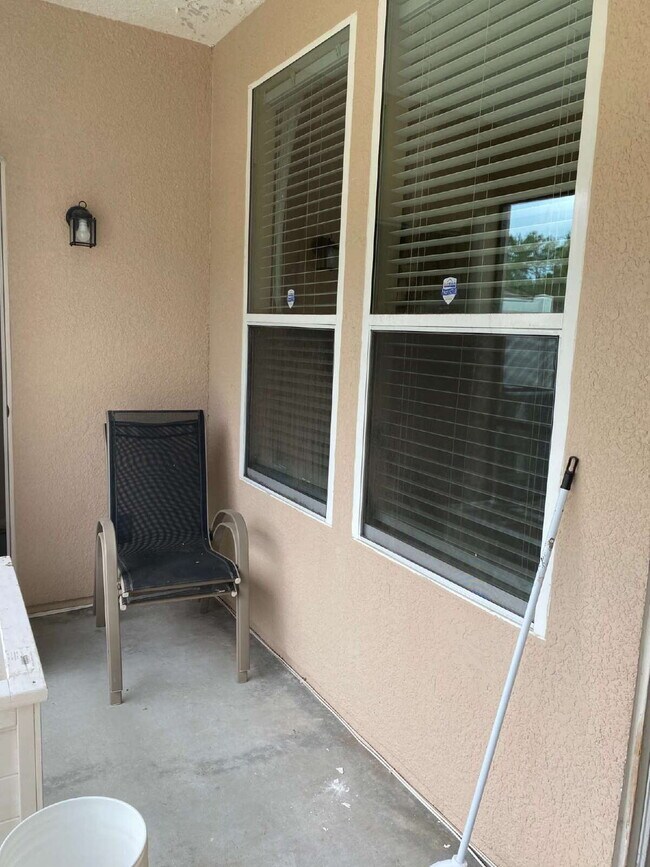 Building Photo - Beautiful 3-Bedroom Townhome in Desirable Oakleaf Plantation – Available Now!