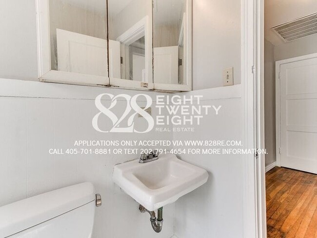 Building Photo - Cozy 2 Bed/1 Bath Single Family Brick Home...