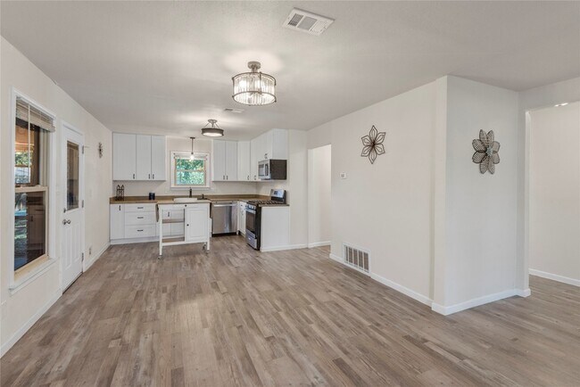 Building Photo - 2221 N Alexander St