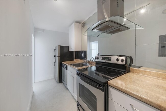 Building Photo - 100 Lincoln Rd