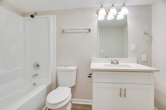 Building Photo - 2643 Laurel View Dr