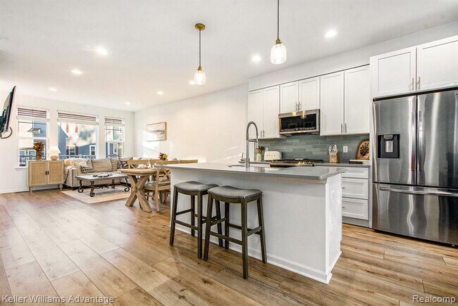 Building Photo - 594 Anne Ave