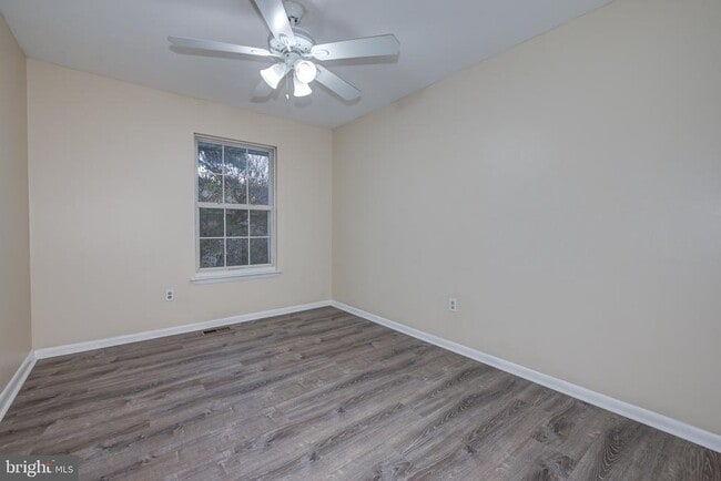 Building Photo - 5 Ford Ln