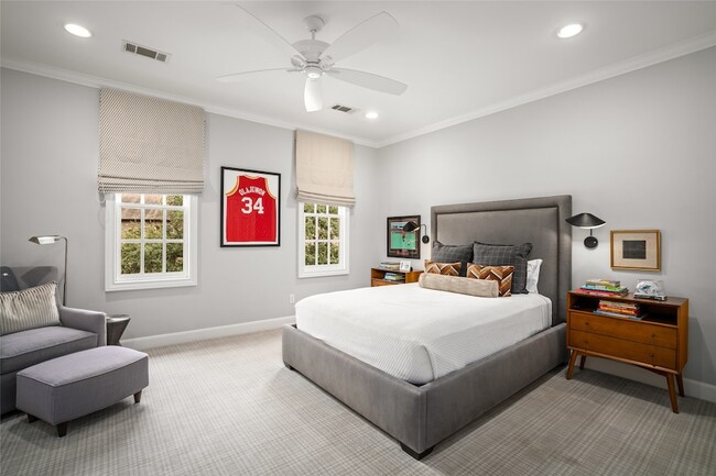 Building Photo - 5527 Briar Dr