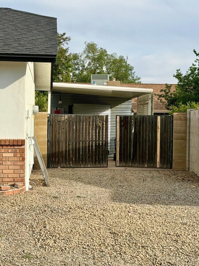 Building Photo - 3761 E Dulciana Ave