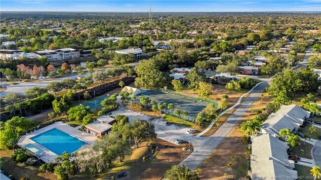 Building Photo - 3098 SW Sunset Trace Cir