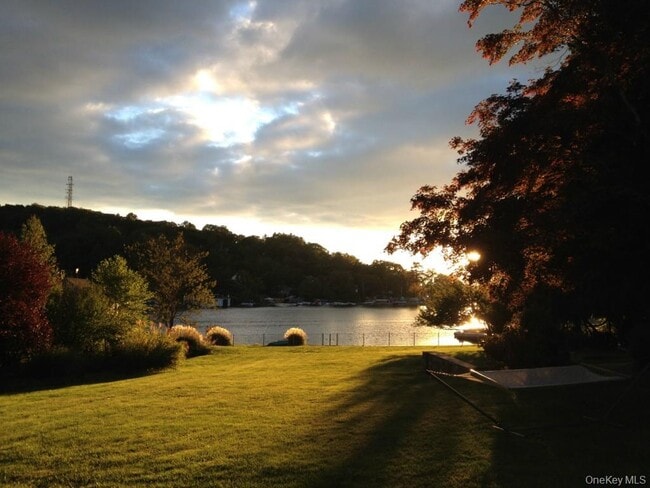 Building Photo - 7 Tamarack Rd