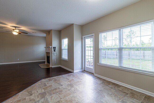 Building Photo - 1303 Windrow Dr