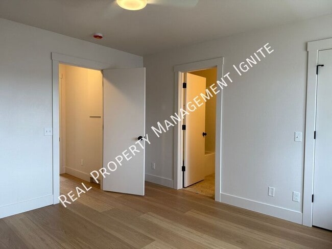 Building Photo - 1972 NE Sams Loop