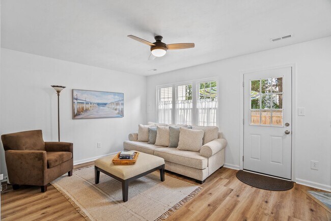 Building Photo - Furnished Townhome in VB