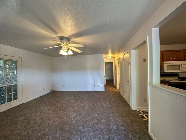 Building Photo - Waters Edge Drive-1851 (x4)