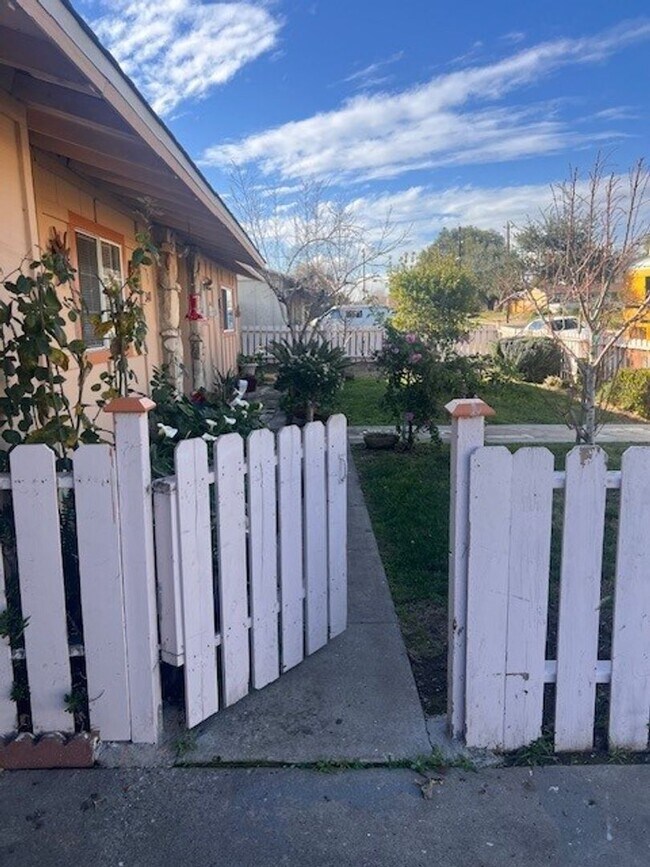 Building Photo - Charming Home with Expansive Yard, Fruit Trees & RV Parking