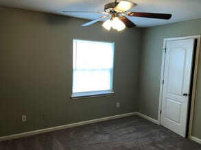 Building Photo - 304 Gary Cir