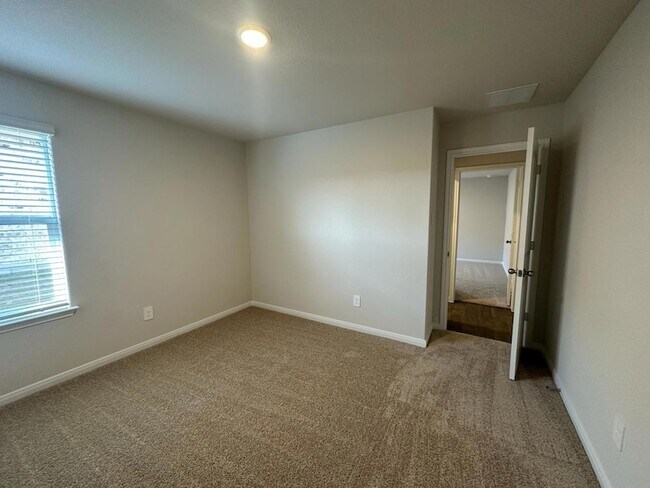 Building Photo - 113 Briggs Ln