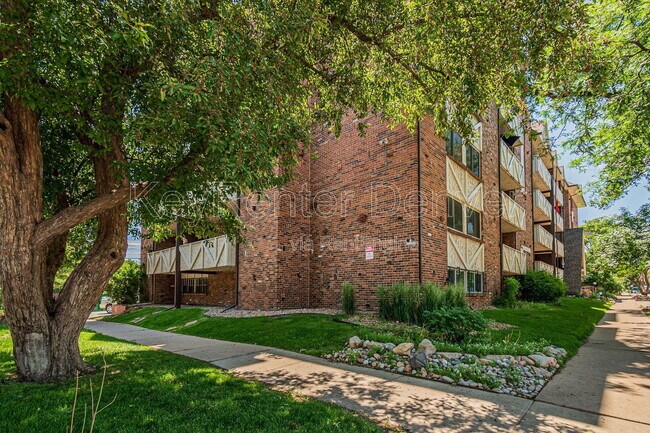 Building Photo - 1366 Garfield St