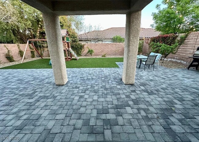 Building Photo - 11057 Village Ridge Ln