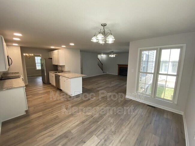 Building Photo - 7218 John Taylor Mews
