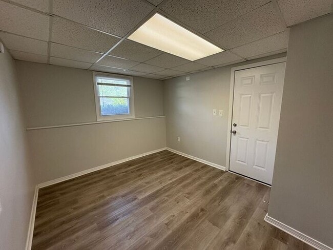 Building Photo - Comfortable 3-Bedroom Home with Fenced Yar...