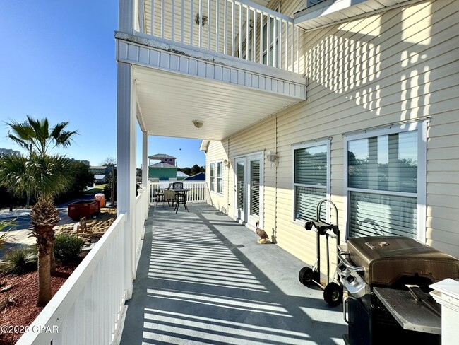 Building Photo - 13800 Pelican St