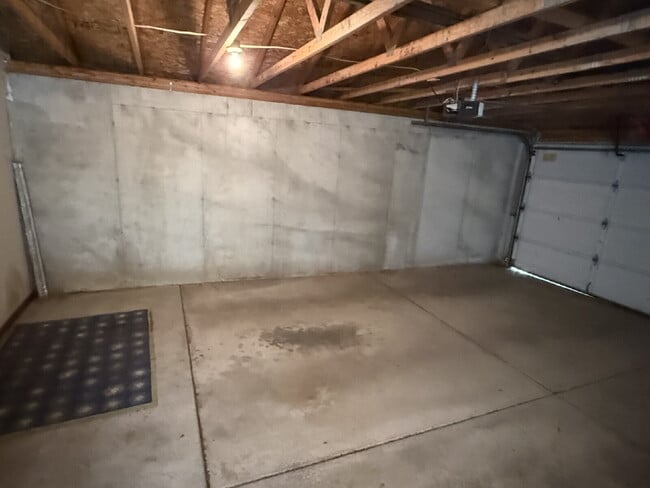 Building Photo - 2 Bedroom Apartment in Hastings – Gas and Water Included – $1,150/mo
