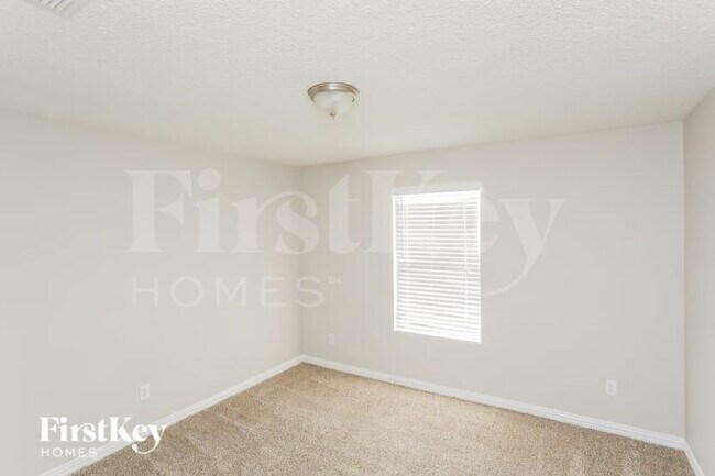 Building Photo - 1610 Cliffbrook Dr