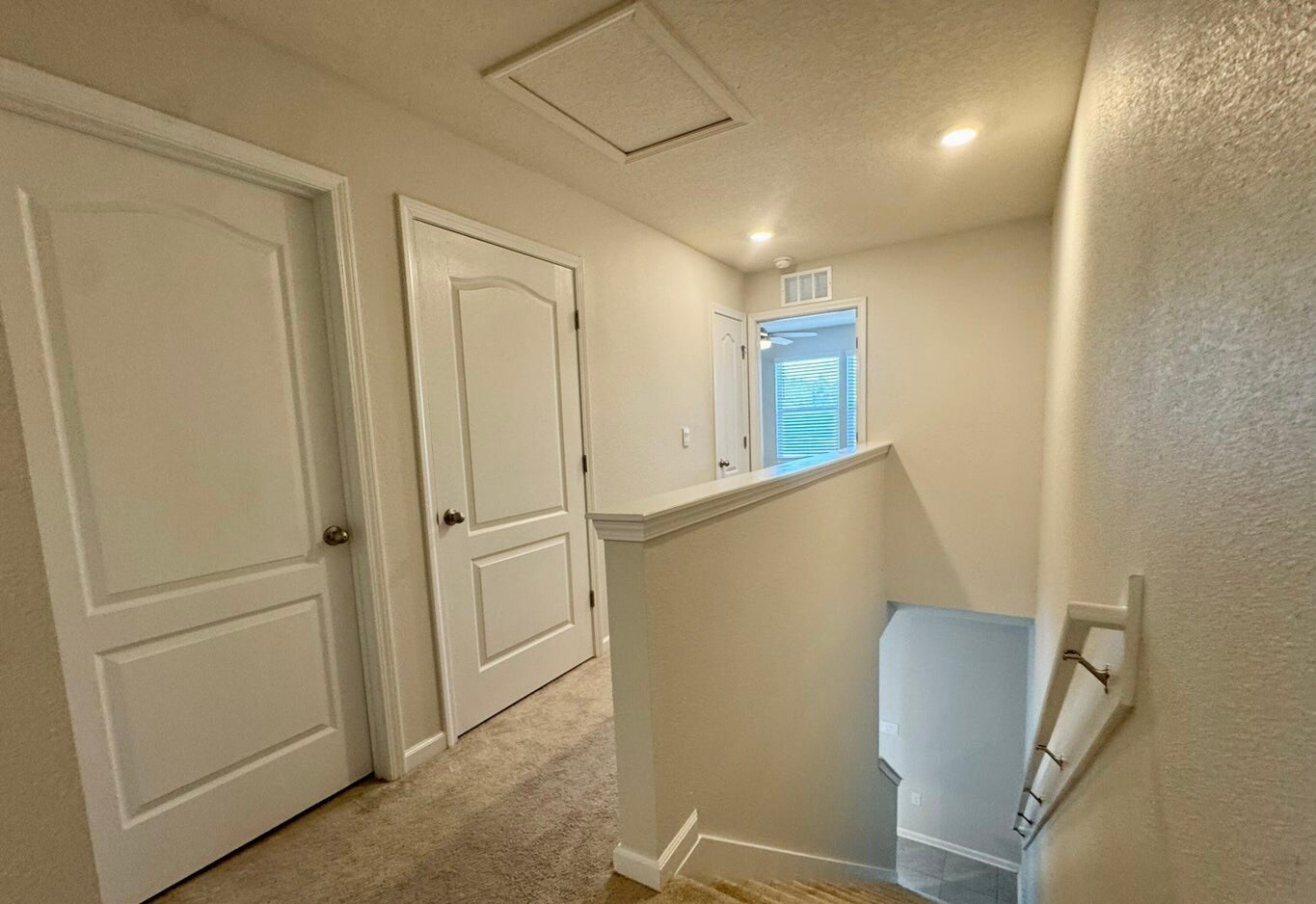 Building Photo - 3992 Village View Ln