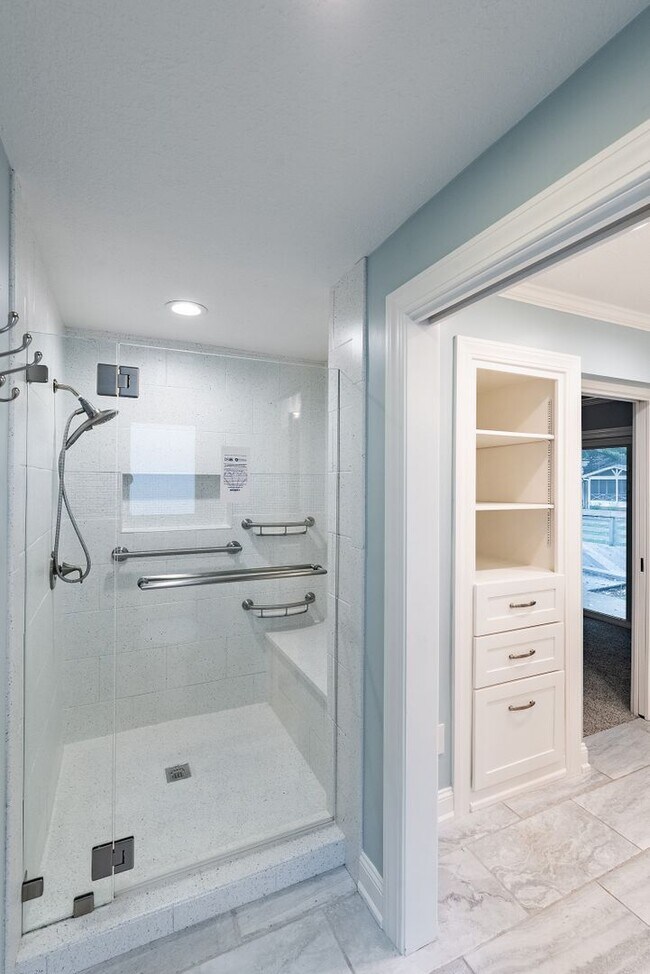 Building Photo - Beautiful 3 Bed Overland Park Ranch Home NEWLY REMODELED