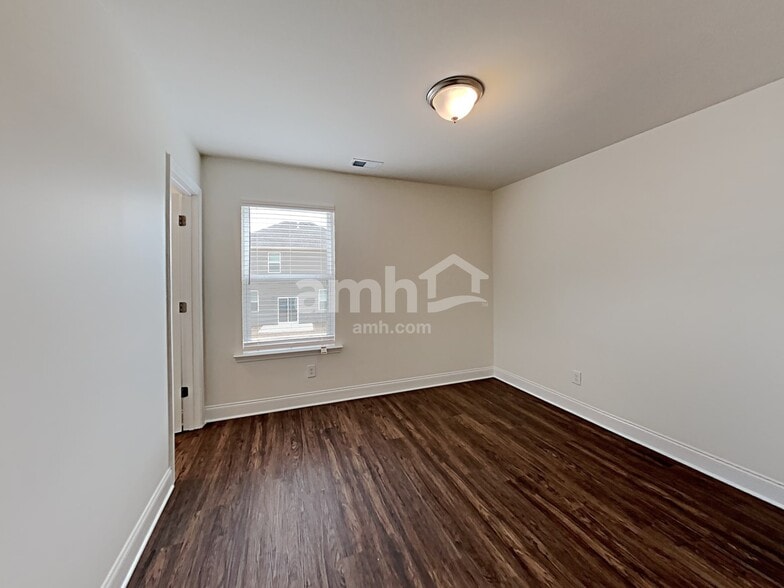 Building Photo - 502 Cash Cir