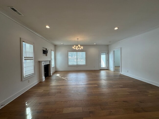 Building Photo - 3 Bedroom / 2 Bath  Johnson City TN