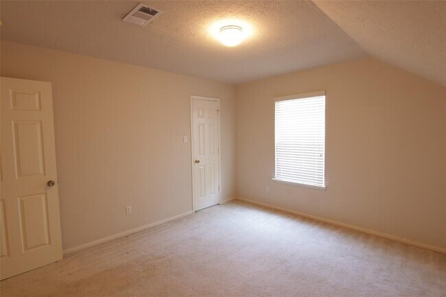 Building Photo - 3107 Waters View Dr