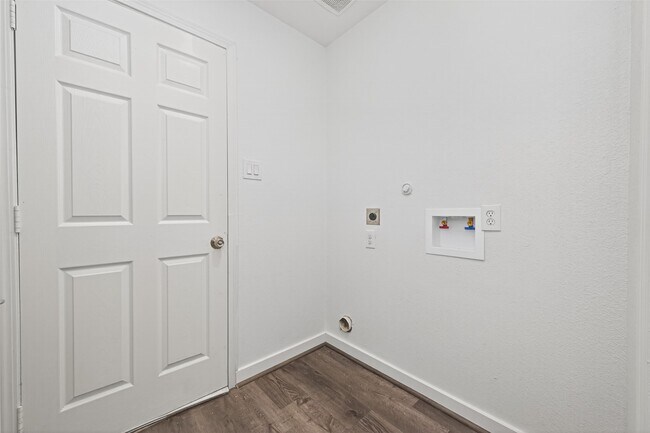 Building Photo - 7714 Stallion Trail Dr