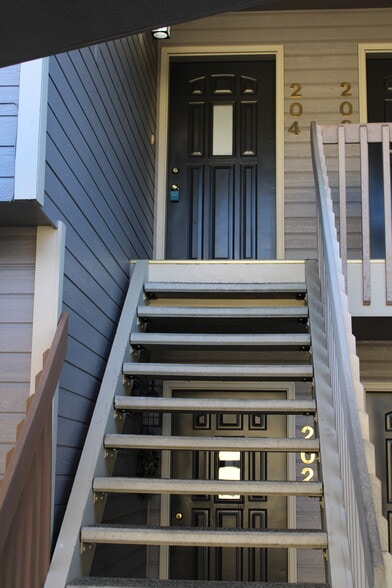 Primary Photo - 1315 N Western Ave