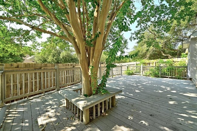Building Photo - 2001 Eclipse Cove