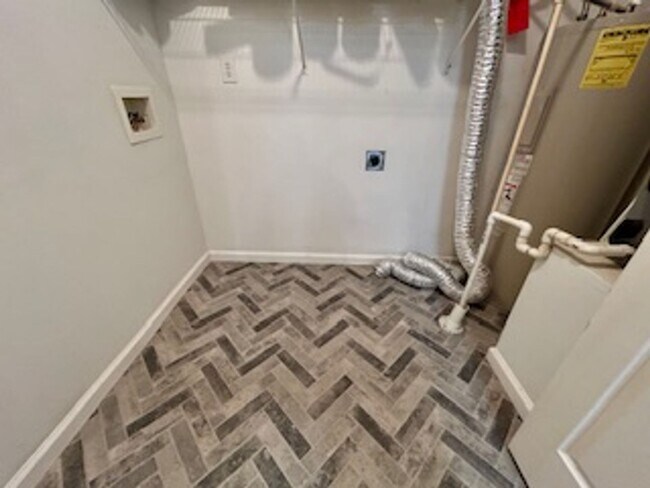 Building Photo - Great 2 Bedroom 2 Bathroom condo on the ea...