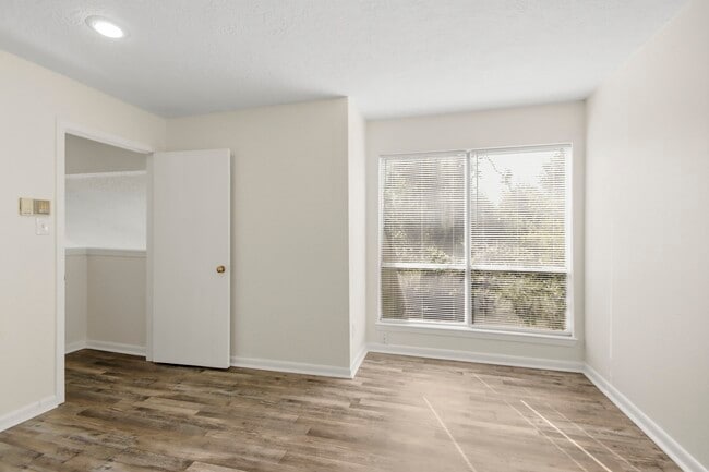 Building Photo - 20315 Sunny Shores Dr