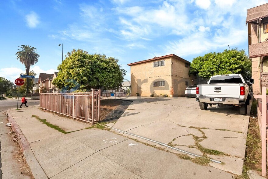 Building Photo - 2458 Normandie Ave