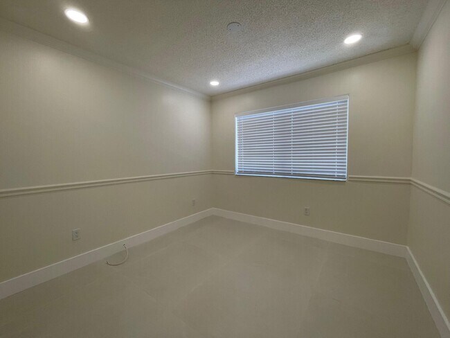 Building Photo - 1806 NW 98th Ave