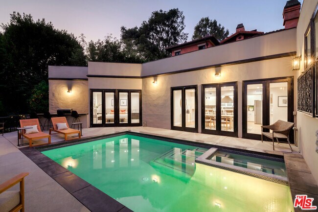 Building Photo - 1143 Sierra Alta Way