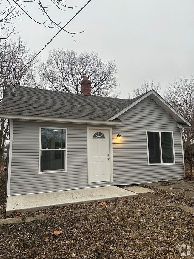 Building Photo - 2 Bedroom 1 Bathroom House Available for R...