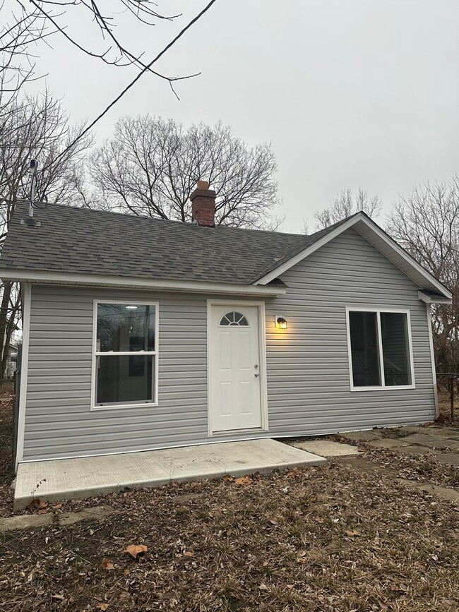 Primary Photo - 1 Bedroom 1 Bathroom House Available for R...