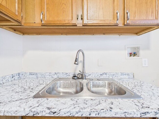 Building Photo - 6104 E 152 Terrace