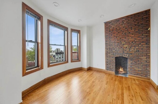 Building Photo - 493 7th Ave