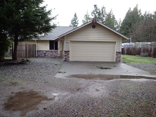 Building Photo - Puyallup Duplex
