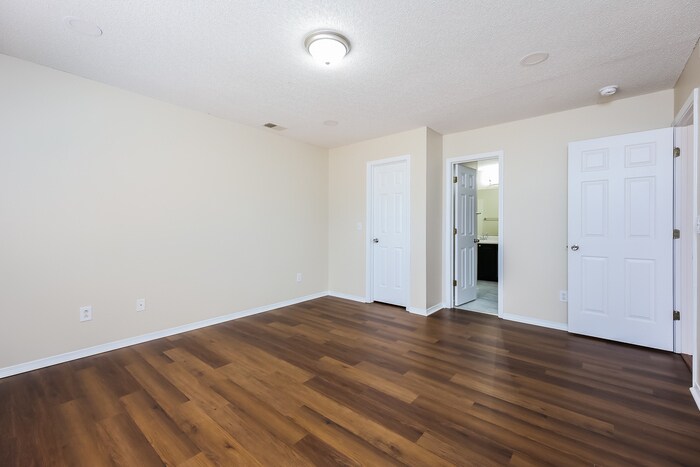 Building Photo - 121 Hatters Ct