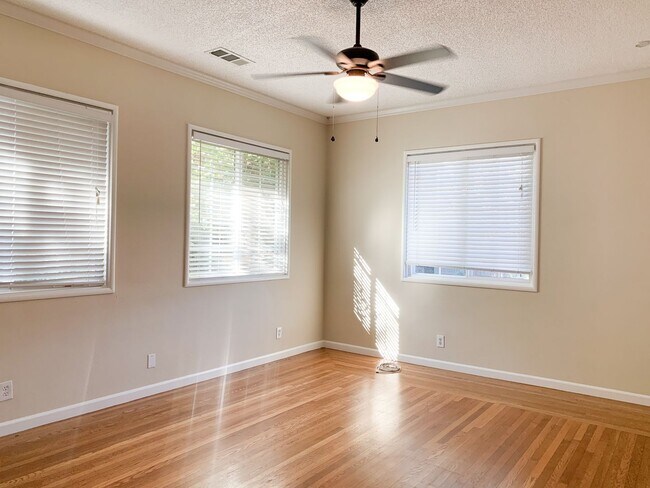 Building Photo - Exceptional Mountain View Home with Guest Suite Near Downtown
