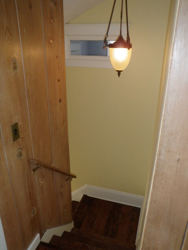 Building Photo - 5046 NE Mallory Ave