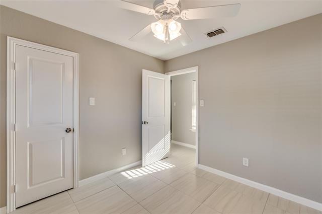 Building Photo - 2301 Stillmeadow Dr