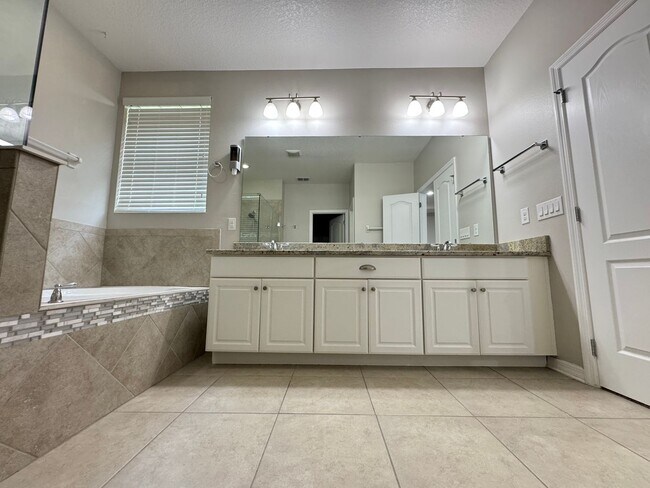 Building Photo - $300 off of a month of rent!! Experience the Epitome of Lakeside Luxury Living — For Rent in Narc...