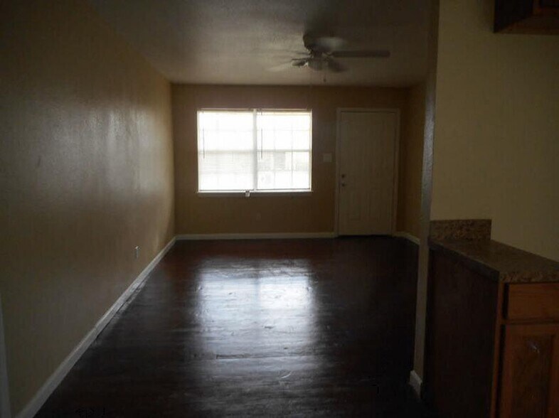 Building Photo - 721 Champs St